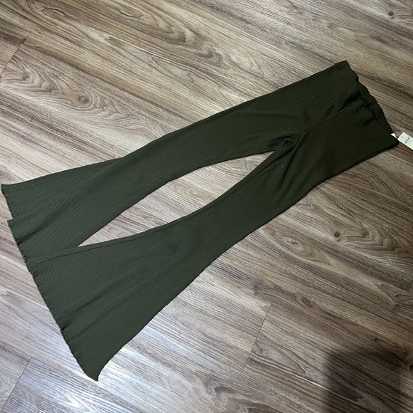 ☘️Aerie ribbed flare high rise pants - Picture 2 of 3